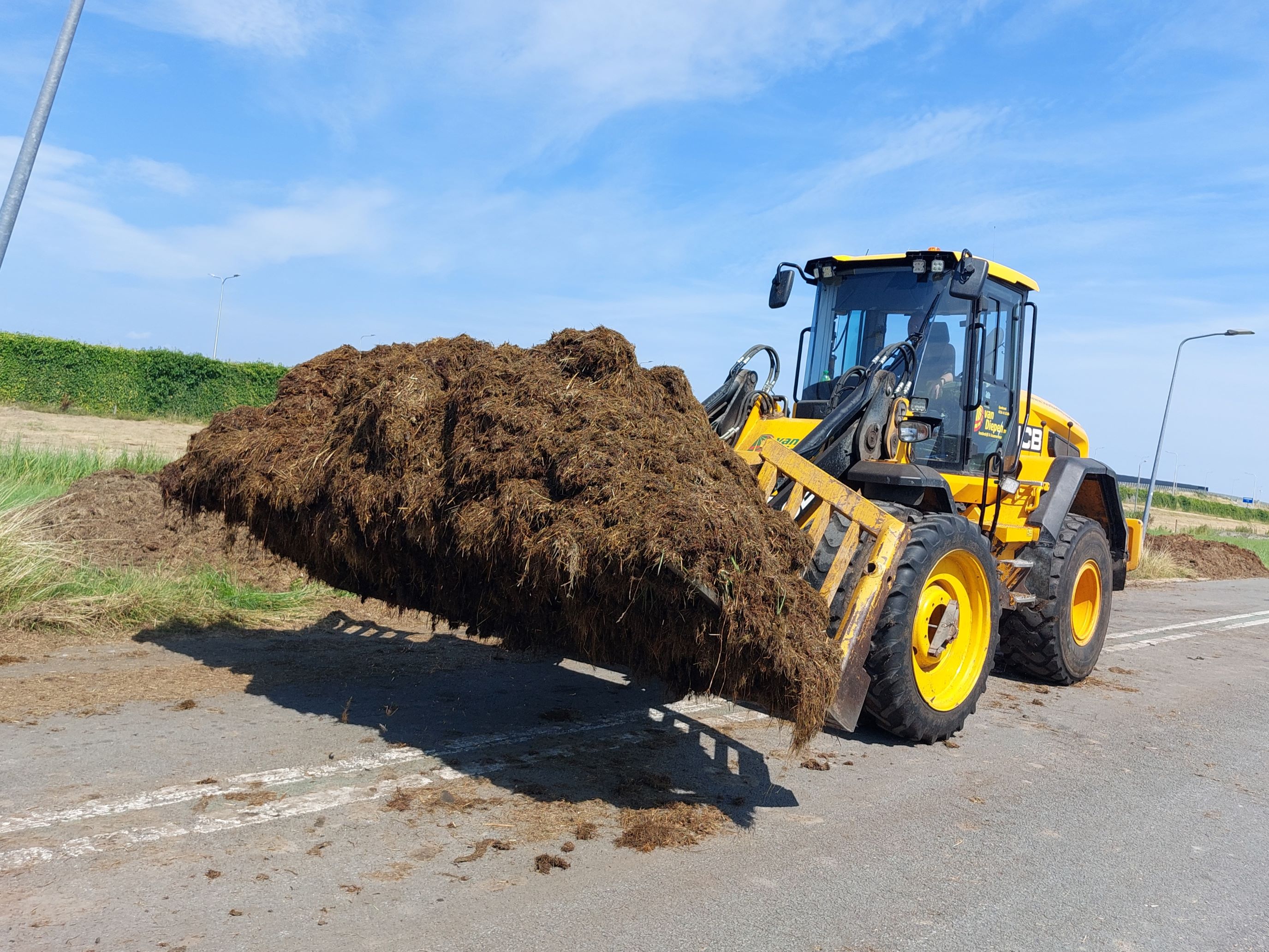Bokashi? Hoorn werkt in Zwaag aan bodemverbeteraar gemaakt van gemaaid gras
