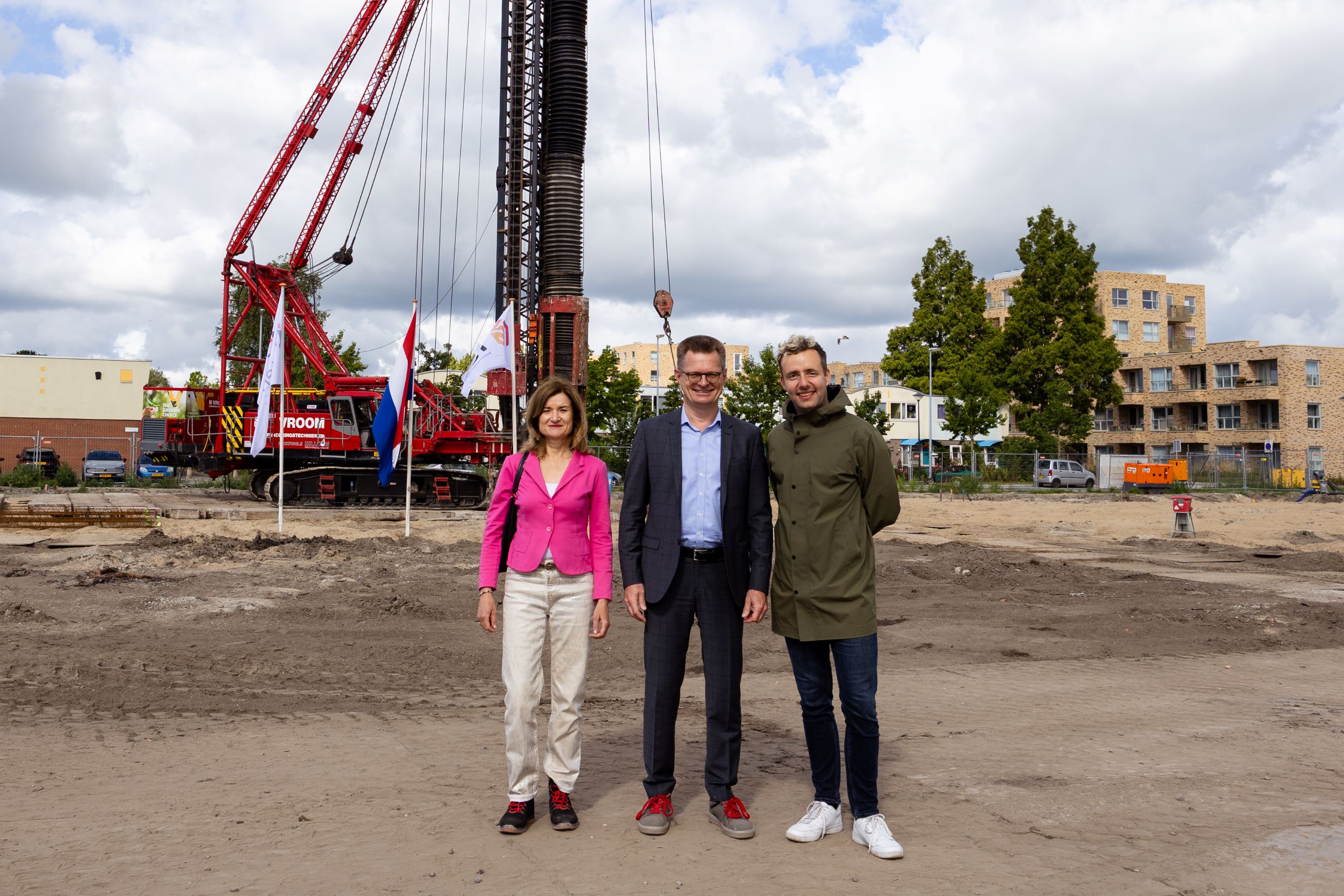 higenia Westphal (directeur Vastgoed), Cees tip (directeur-bestuurder van Intermaris) en wethouder Axel Boomgaars (c) Dana Schoenmaker higenia Westphal (directeur Vastgoed), Cees tip (directeur-bestuurder van Intermaris) en wethouder Axel Boomgaars (c) Dana Schoenmaker